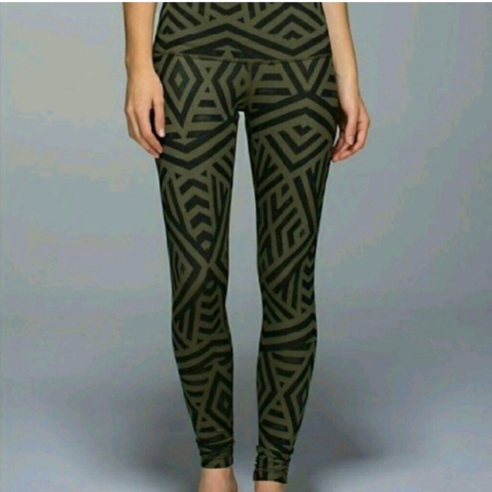 LULULEMON Wunder Under Tribal Aztec Print
Full Length Leggings